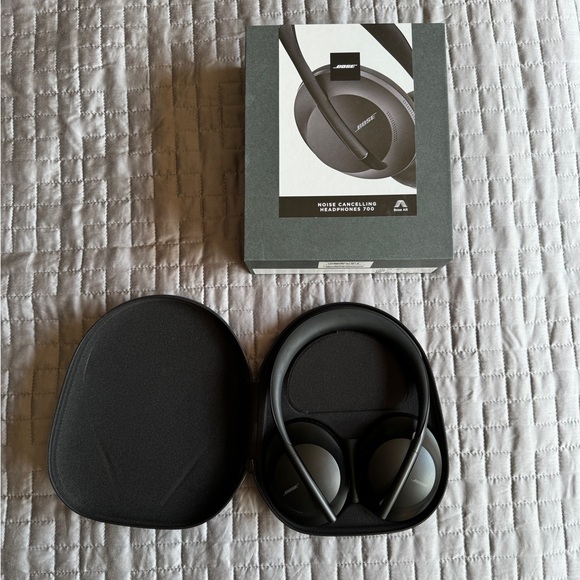 Bose Noise Cancelling 700 Headphones - Picture 1 of 5